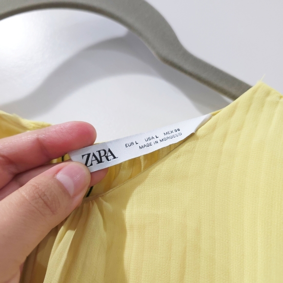 Zara Butter Yellow Accordian Pleated Cape Lightweigh Blouse, Semi Sheer, Size L - Picture 5 of 14